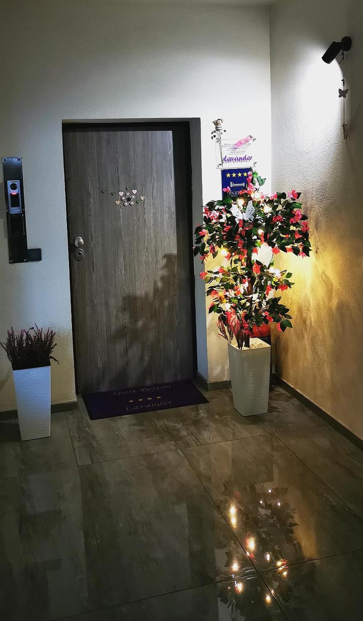 Apartmani Peyton Славонски-Брод Экстерьер фото